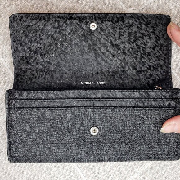 MICHAEL Michael Kors Fulton Carryall Wallet - Black and Grey Logo Leather - Picture 5 of 12